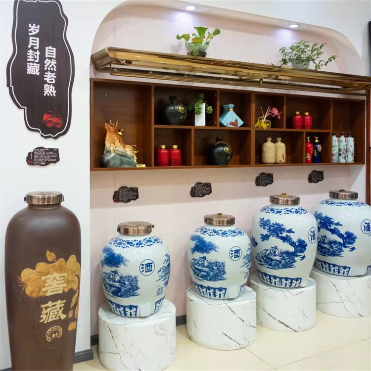 东坡岛白酒 厂家酿制土酒 窑酒支持定制 种类可选_f7051f64.jpg