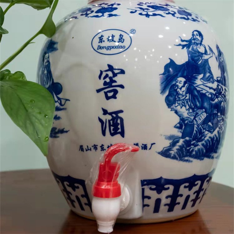 东坡岛白酒 厂家酿制土酒 窑酒支持定制 种类可选_338a819a.jpg