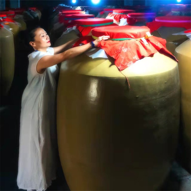 东坡岛白酒 厂家酿制土酒 窑酒支持定制 种类可选_d597e11d.jpg